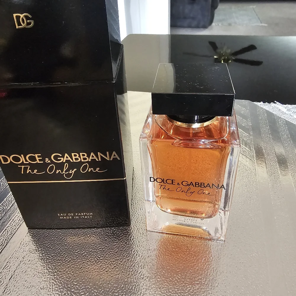Dolce & Gabbana The Only One Black and Gold Packaging - Picture 6 of 9